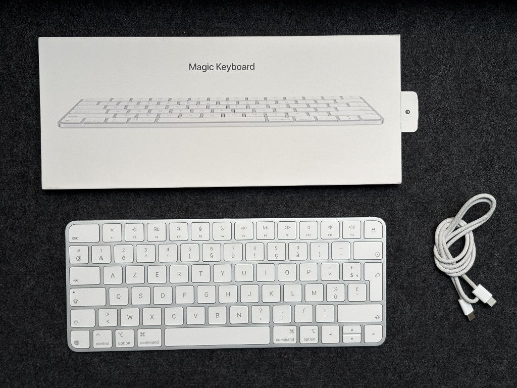 Apple Magic Keyboard (AZERTY), Azerty, Ophalen of Verzenden, Zo goed als nieuw, Draadloos