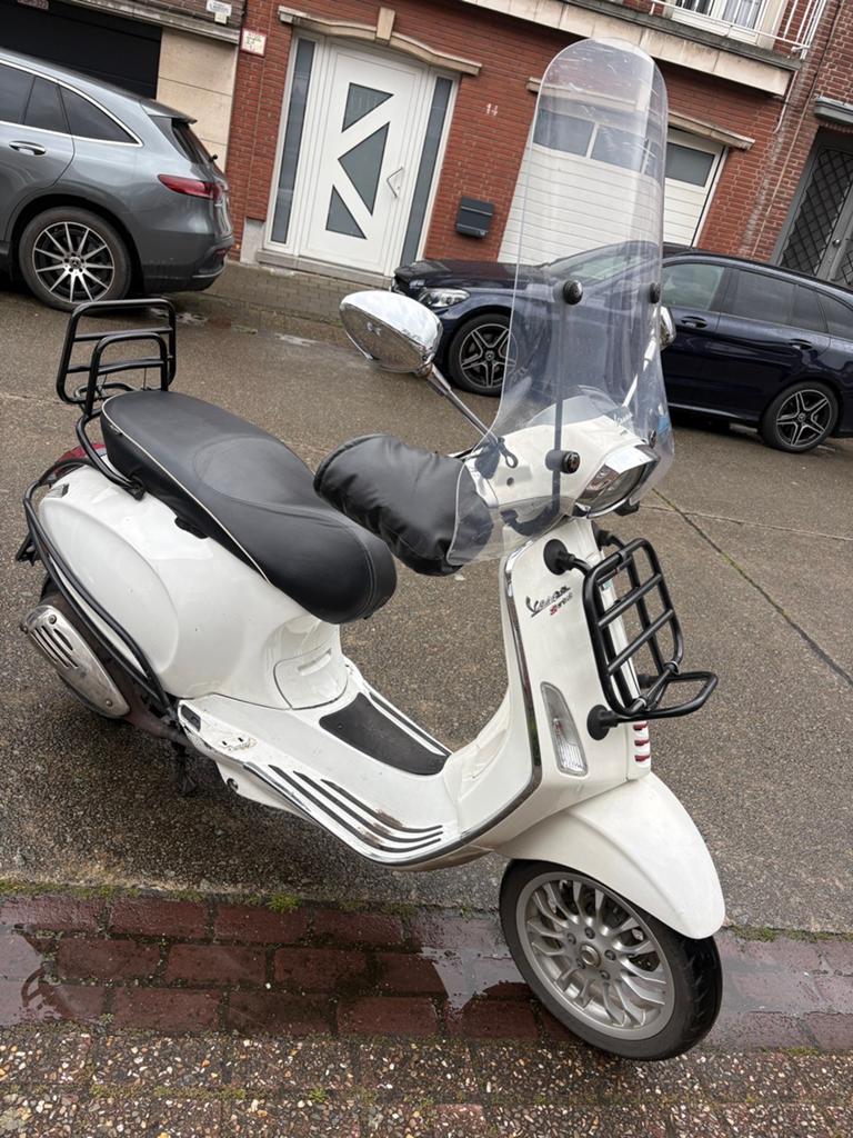 Vespa sprint 2016 a klasse, Fietsen en Brommers, Ophalen, Zo goed als nieuw