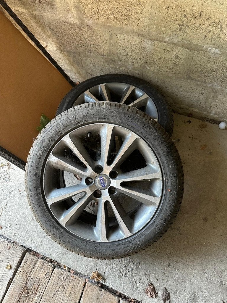 Pneus hiver Volvo + jantes 225/50R17 - gratuits, Neuf, Pneus hiver, Véhicule de tourisme, Enlèvement