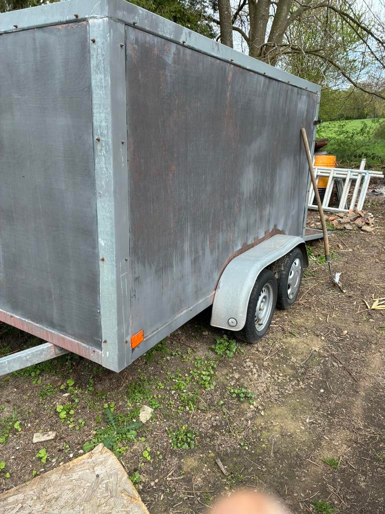 Remorque fermée, Enlèvement, Utilisé