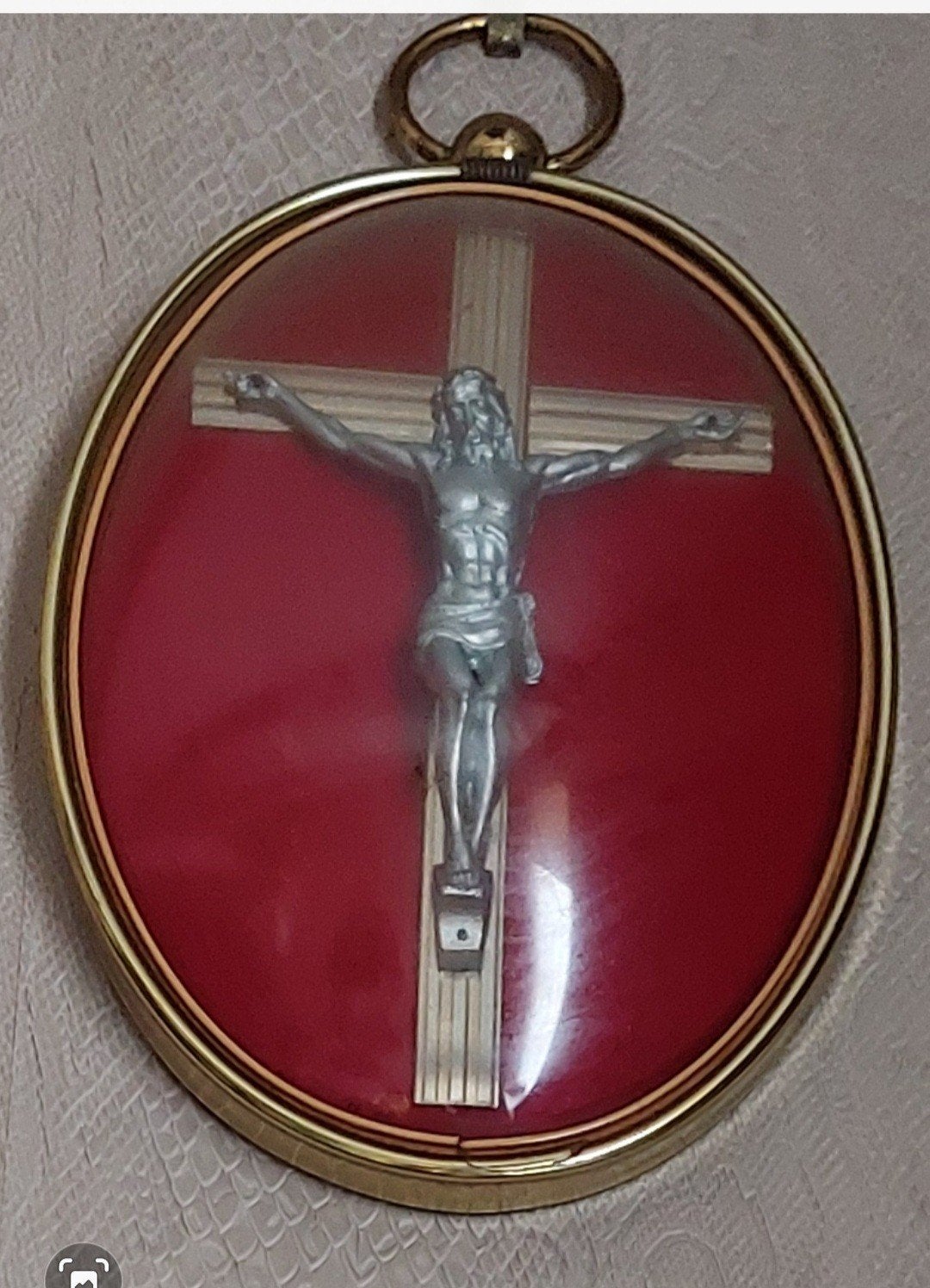 Kruisbeeld achter bol glas, Ophalen