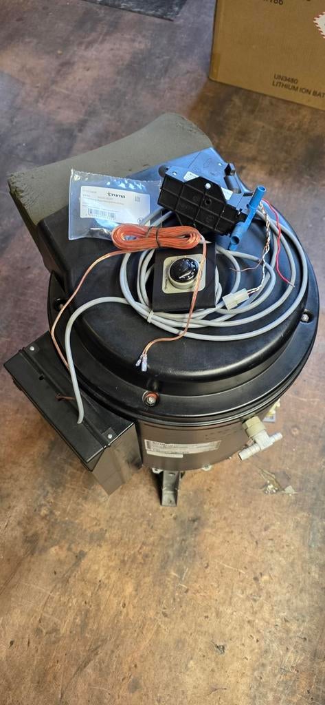Poêle/chaudière Truma COMBI C6002 à 12 V et 30 mB avec comma, Enlèvement, Comme neuf