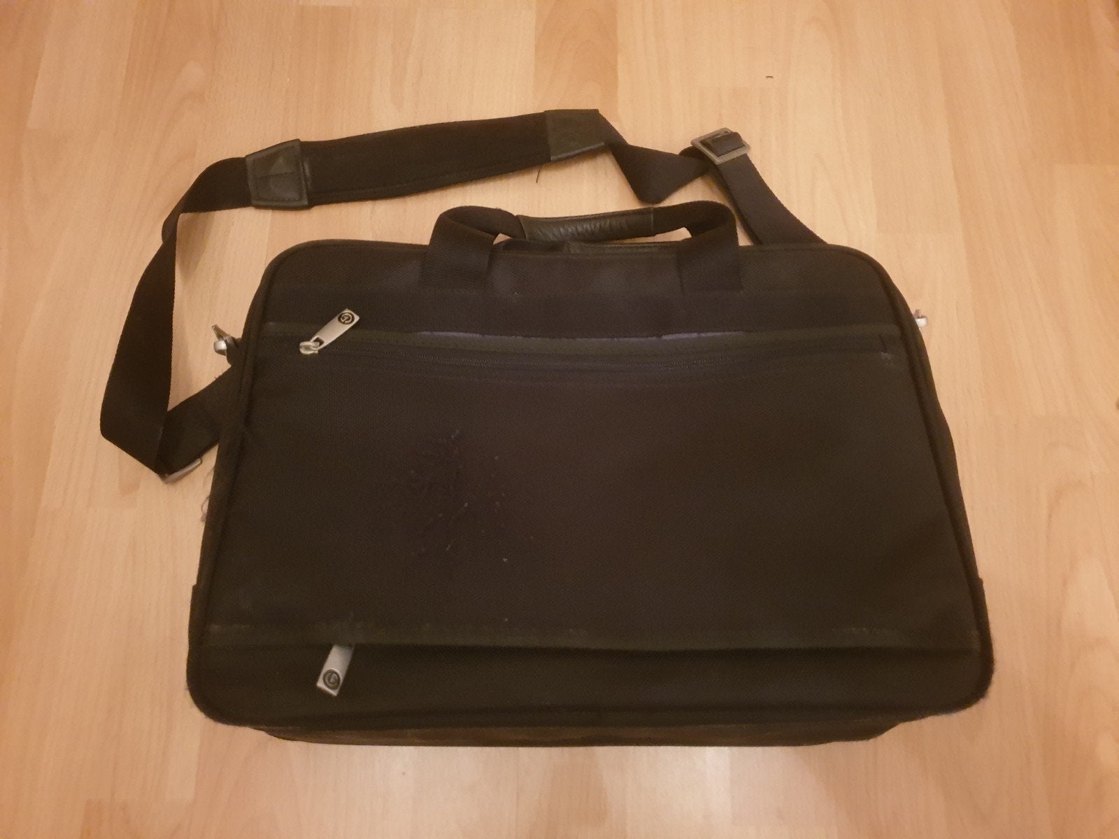 Zwarte laptoptas 15 inch, Gebruikt, 15 inch, Ophalen of Verzenden, Meerdere vakken