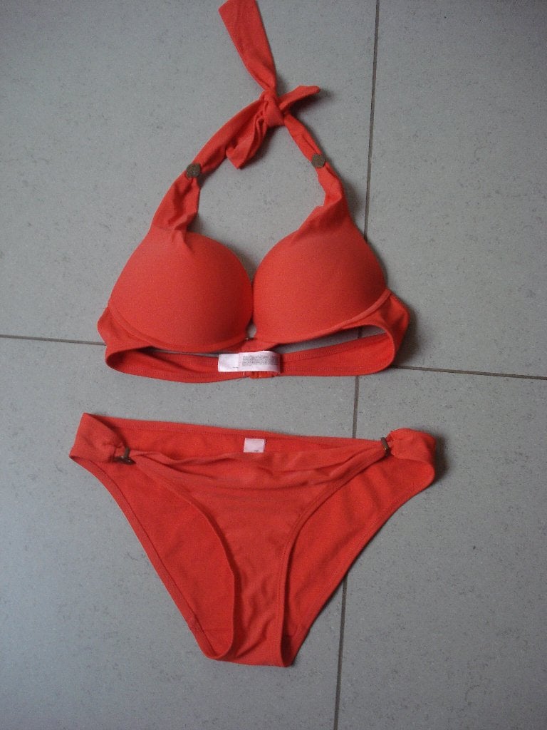 Hunkemöller rode bikini, dames/meisjes. mt 80C/M, Ophalen of Verzenden, Bikini, Hunkemöller, Gedragen