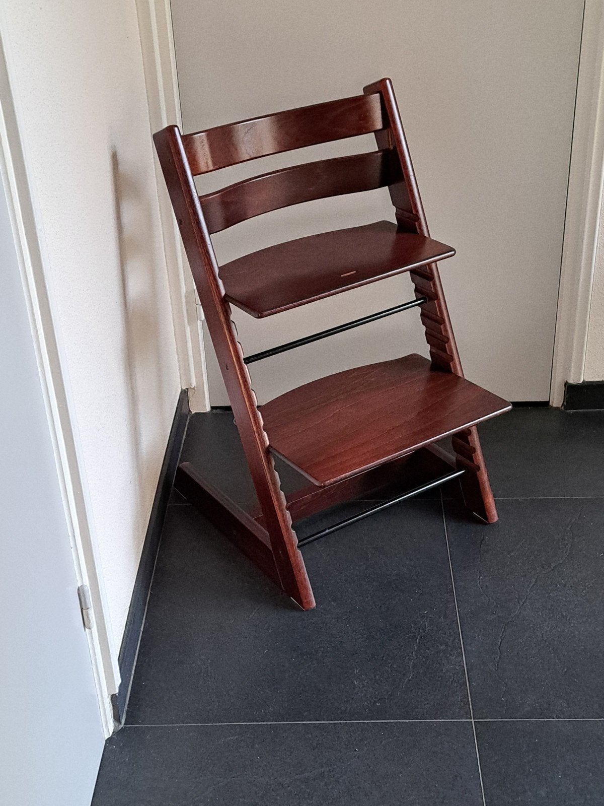 Nouveau modèle Stokke Tripp Trapp avec réducteur de siège d', Enfants & Bébés, Enlèvement, Comme neuf, Chaise évolutive, Coulissant