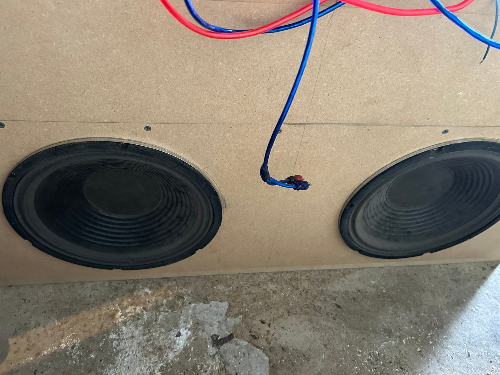 Caisson de basse magnat +ampli crunch +cablage complet, Ophalen, Zo goed als nieuw