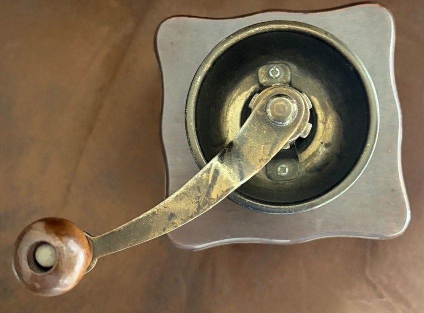 Vintage houten koffiemolen – authentiek en decoratief, Verzenden