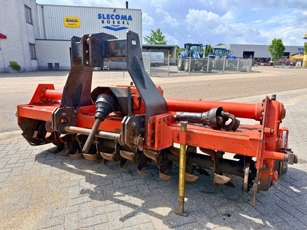 Agrator AM-2550 Grondfrees, Labour