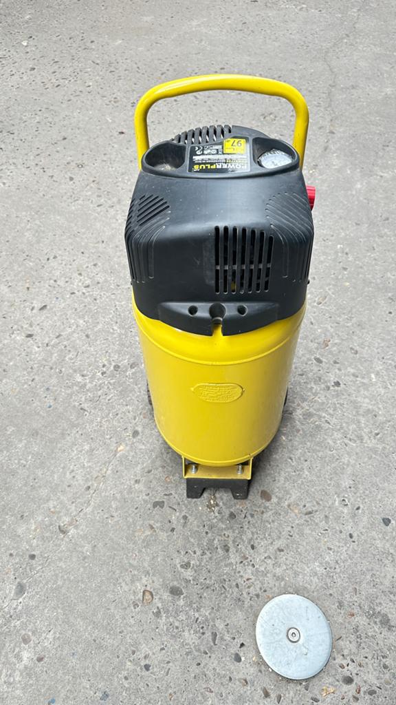 Compressor Powerplus POWX1750, Doe-het-zelf en Bouw, Compressors, Ophalen, Zo goed als nieuw