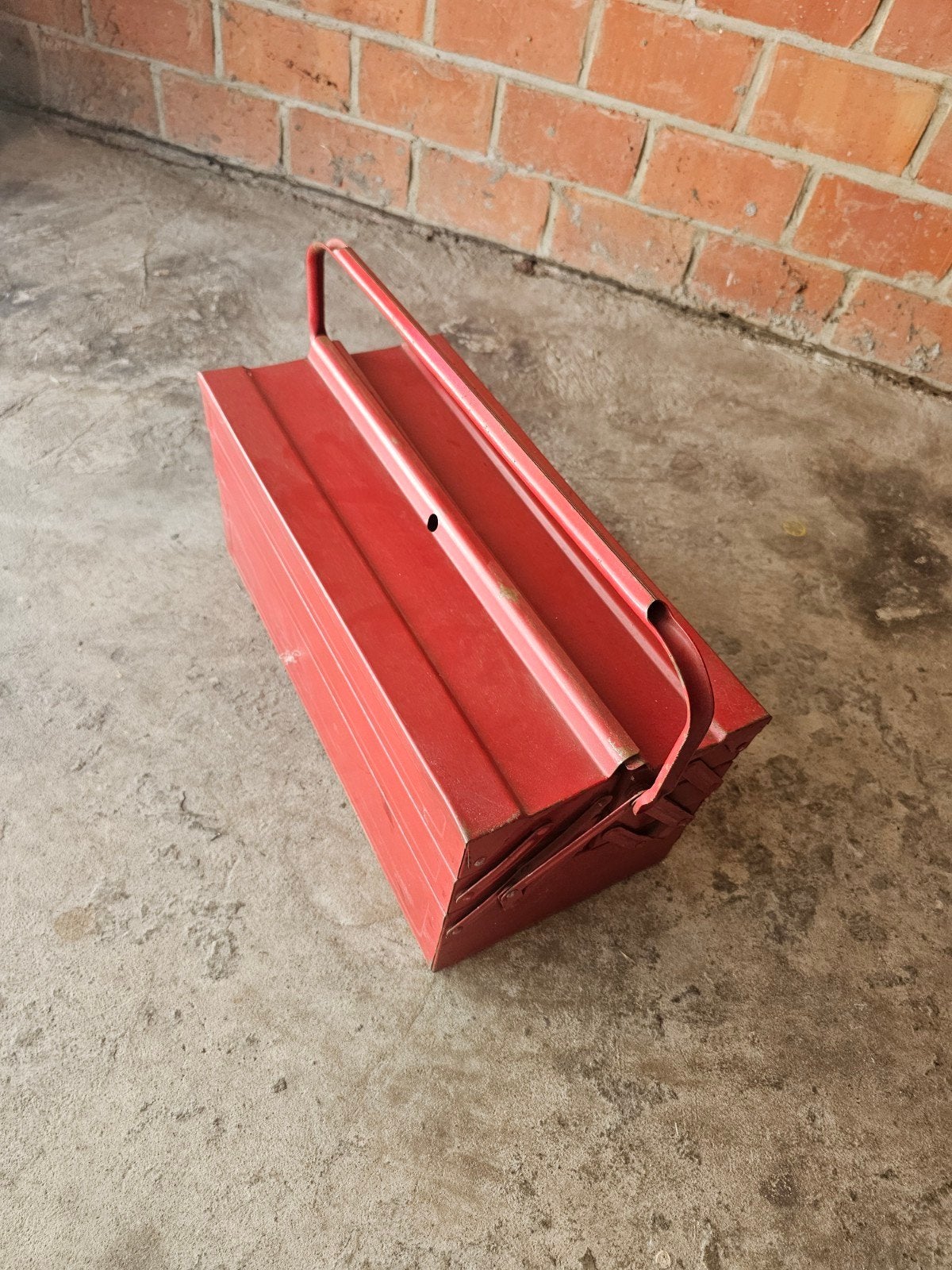 Metalen werkkoffer, Ophalen