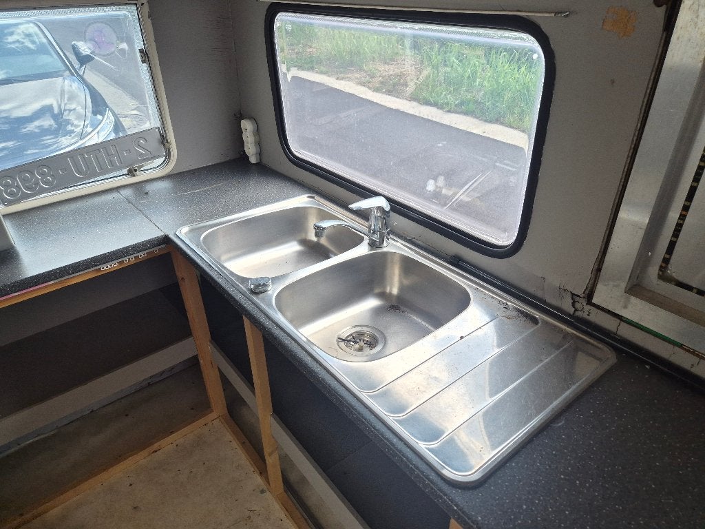 Foodtruck/ Caravan 750kg, Particulier, 500 - 750 kg