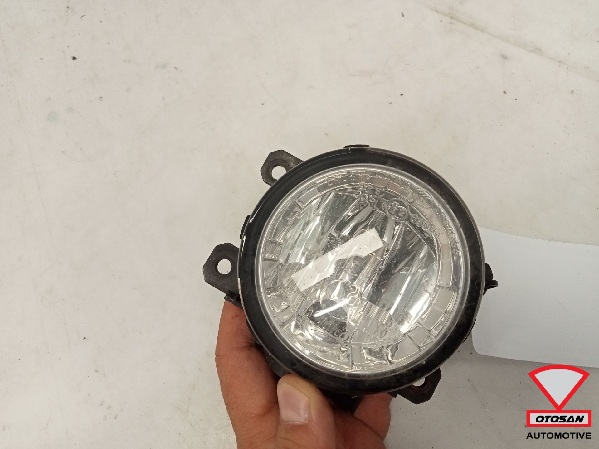 Phare antibrouillard gauche/droite 89207241 pour Mitsubishi, Autos : Pièces & Accessoires, Info@mitsubishi-motors.com, Mitsubishi Motors Corporation