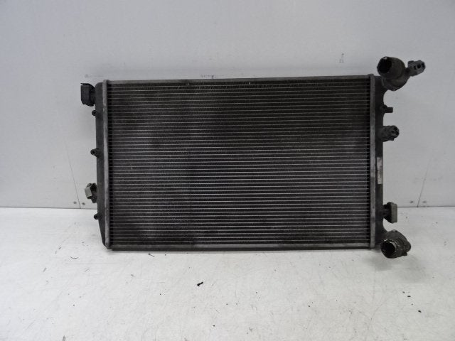 RADIATEUR EAU Volkswagen Polo IV (9N1 / 2/3) (5Q0121259R), Volkswagen, Mevr. I. Hauben, Utilisé, Rue de l'Espoir 34 34
4030  GRIVEGNÉE, BE