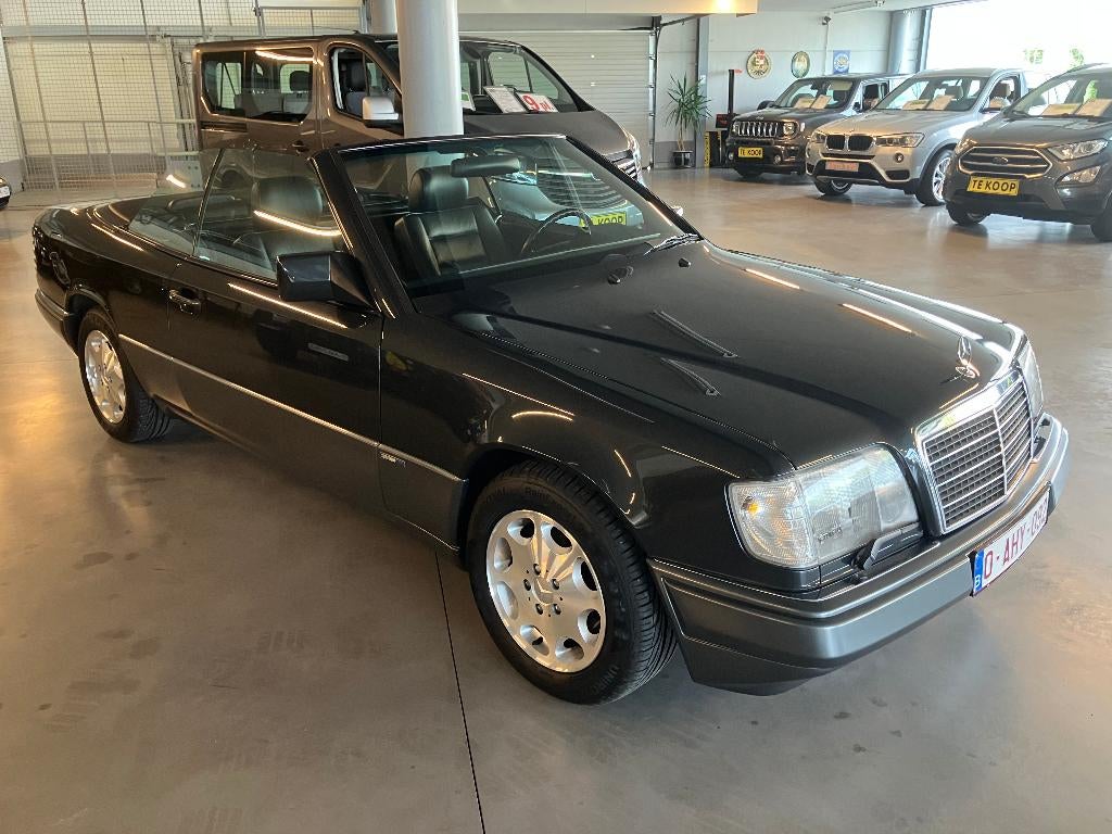 mercedes E220 cabrio OLDTIMER, Auto's, Mercedes-Benz, Bedrijf, Te koop, E-Klasse, Benzine, Cabriolet, 2 deurs, Automaat, Zwart