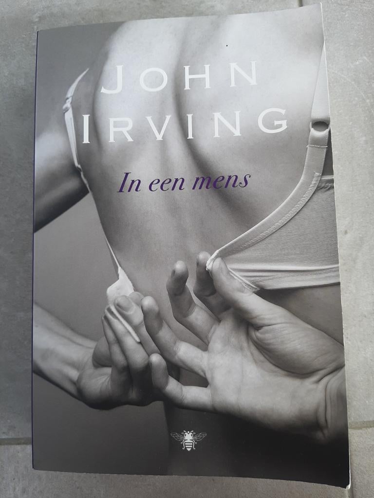 John Irving - In een mens, Boeken, Ophalen