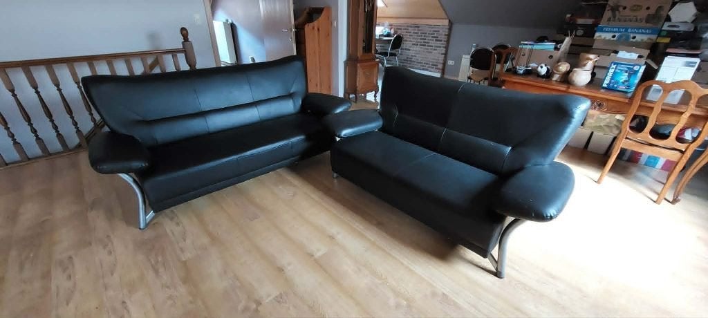 Zwarte twee- en driezit sofa, Huis en Inrichting, Zetels | Zetels, Ophalen, Kunststof, Gebruikt, 150 tot 200 cm