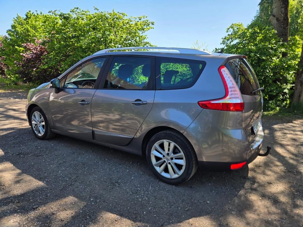 Renault  scenic 1.5 dci  2015 modèle 214000 km 5 place, Auto's, Euro 5, Diesel, Particulier, Te koop