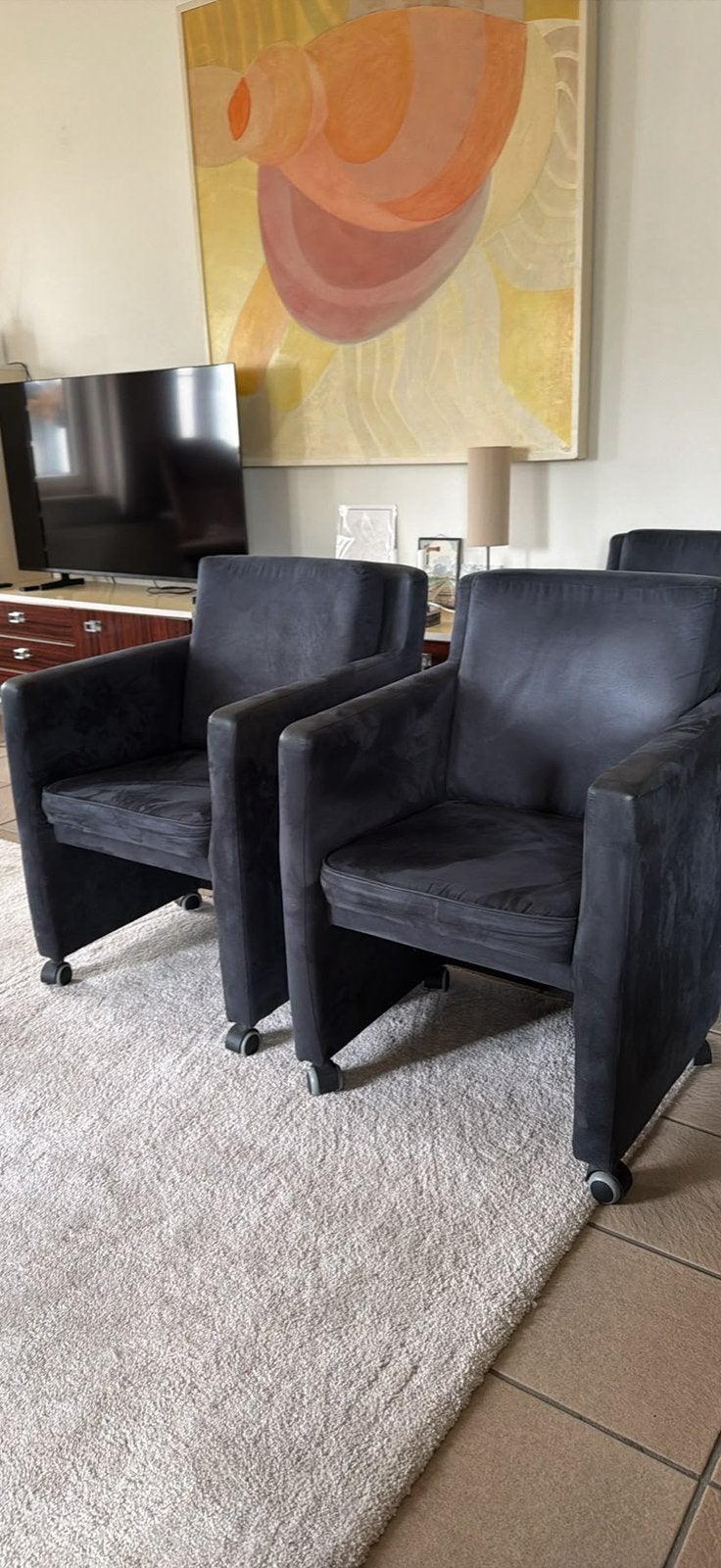 Gratis op te halen. 4 eettafel stoelen op wieltjes, Huis en Inrichting, Ophalen, Zo goed als nieuw, Blauw, Stof