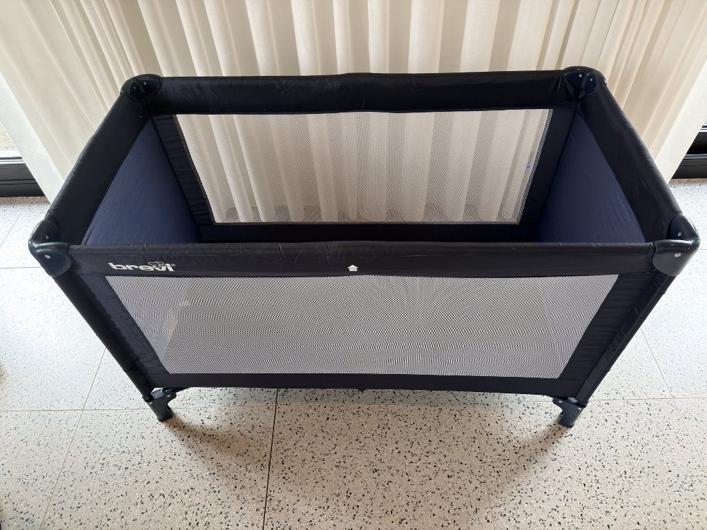 Brevi reisbed 120 x 60 cm met matras en draagtas, Ophalen, Gebruikt, Reisbedje