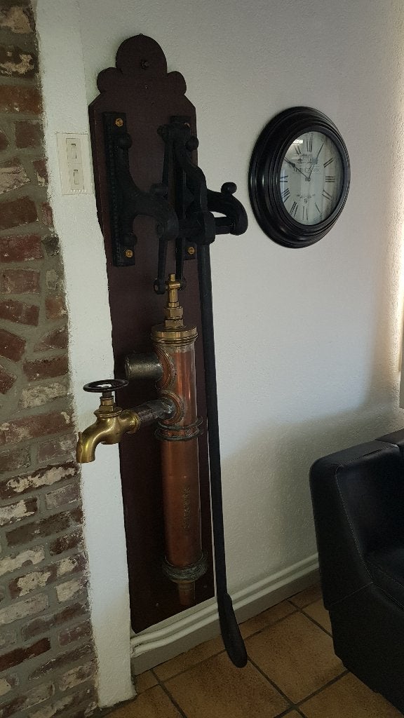 Antieke kopere waterpomp, Ophalen, Koper