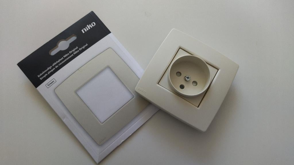 Niko Original cream afdekplaat ondiep stopcontact + 28,5 mm, Doe-het-zelf en Bouw, Ophalen, Nieuw, Stopcontact