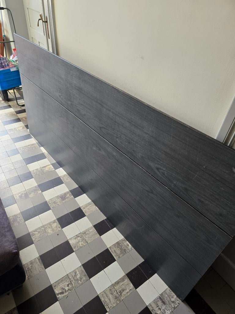 Grote tuin tafel, Enlèvement