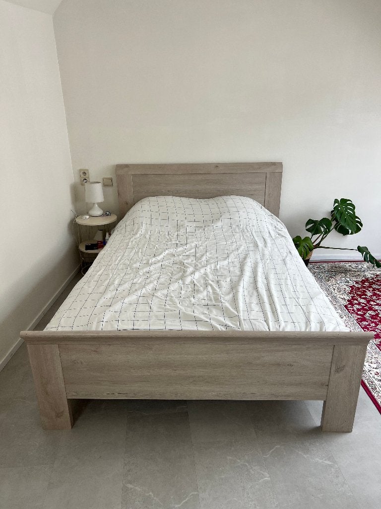 Lit WEBA 140x200 + matelas | Très bon état, Gris, Enlèvement, 200 cm, Bois