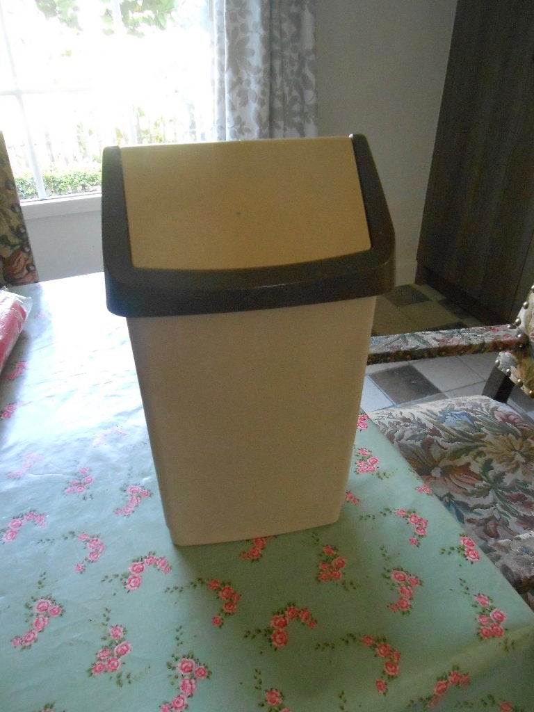 2 vintage curver prullenbakken met schommeldeksel, Huis en Inrichting, Woonaccessoires | Prullenbakken, Ophalen of Verzenden