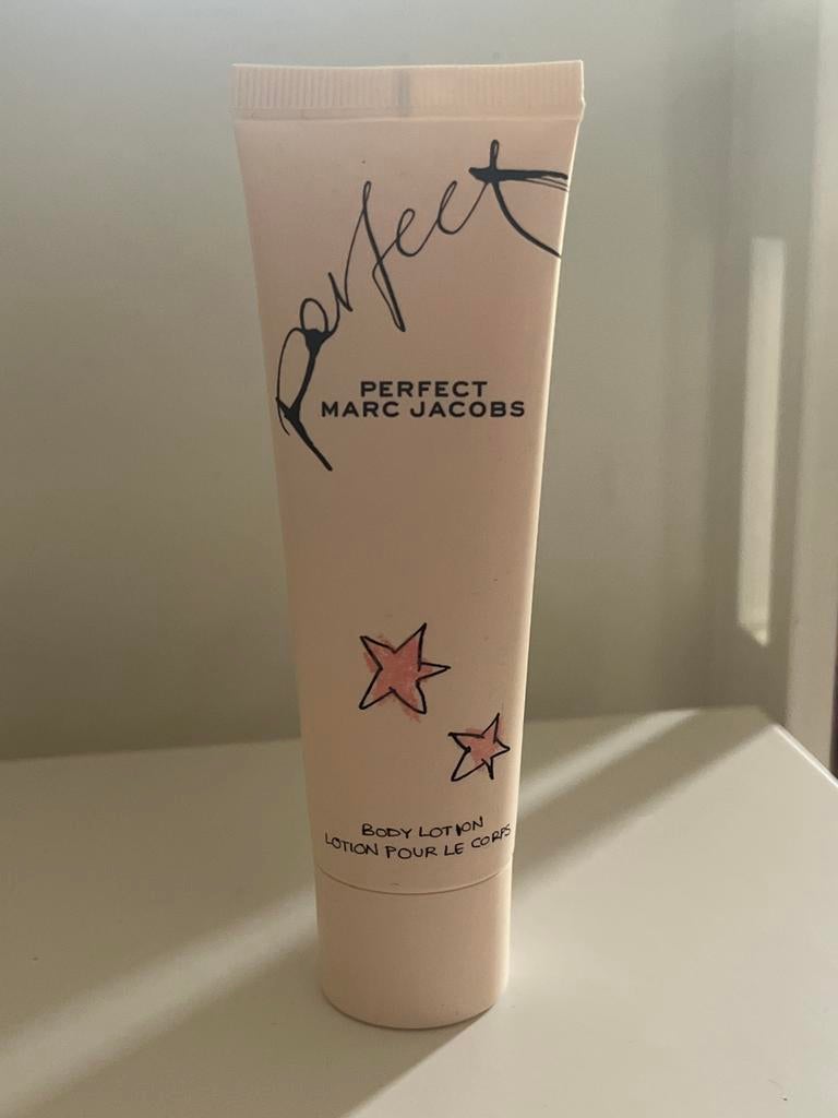 Marc Jacobs Perfect body lotion 50ml, Ophalen of Verzenden, Nieuw, Gehele gezicht, Reiniging