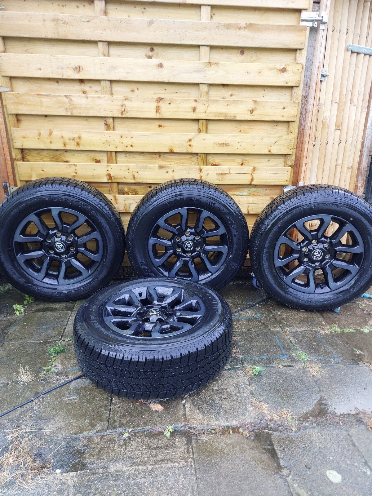 Toyota hilux banden+velgen 265/60 R18, Autos : Pièces & Accessoires, Pneus & Jantes, Enlèvement, Pneu(s)