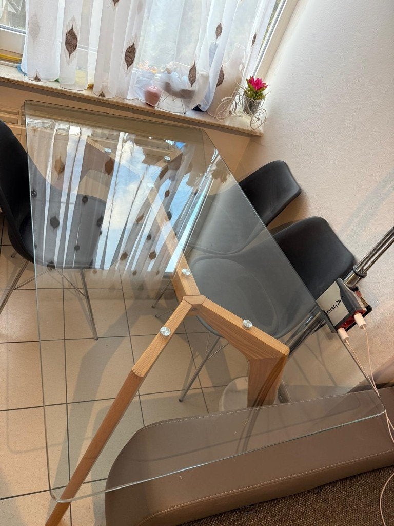 Moderne glazen eettafel met 4 zwarte stoelen, Huis en Inrichting, Ophalen, Gebruikt, 100 tot 150 cm, 50 tot 100 cm