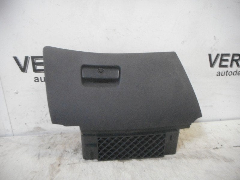 COMPARTIMENT A GANTS BMW 5 serie (E39) (51.16-8167), Utilisé, BMW, Petuelring 130
80809  München, DE, Bayerische Motoren Werke AG