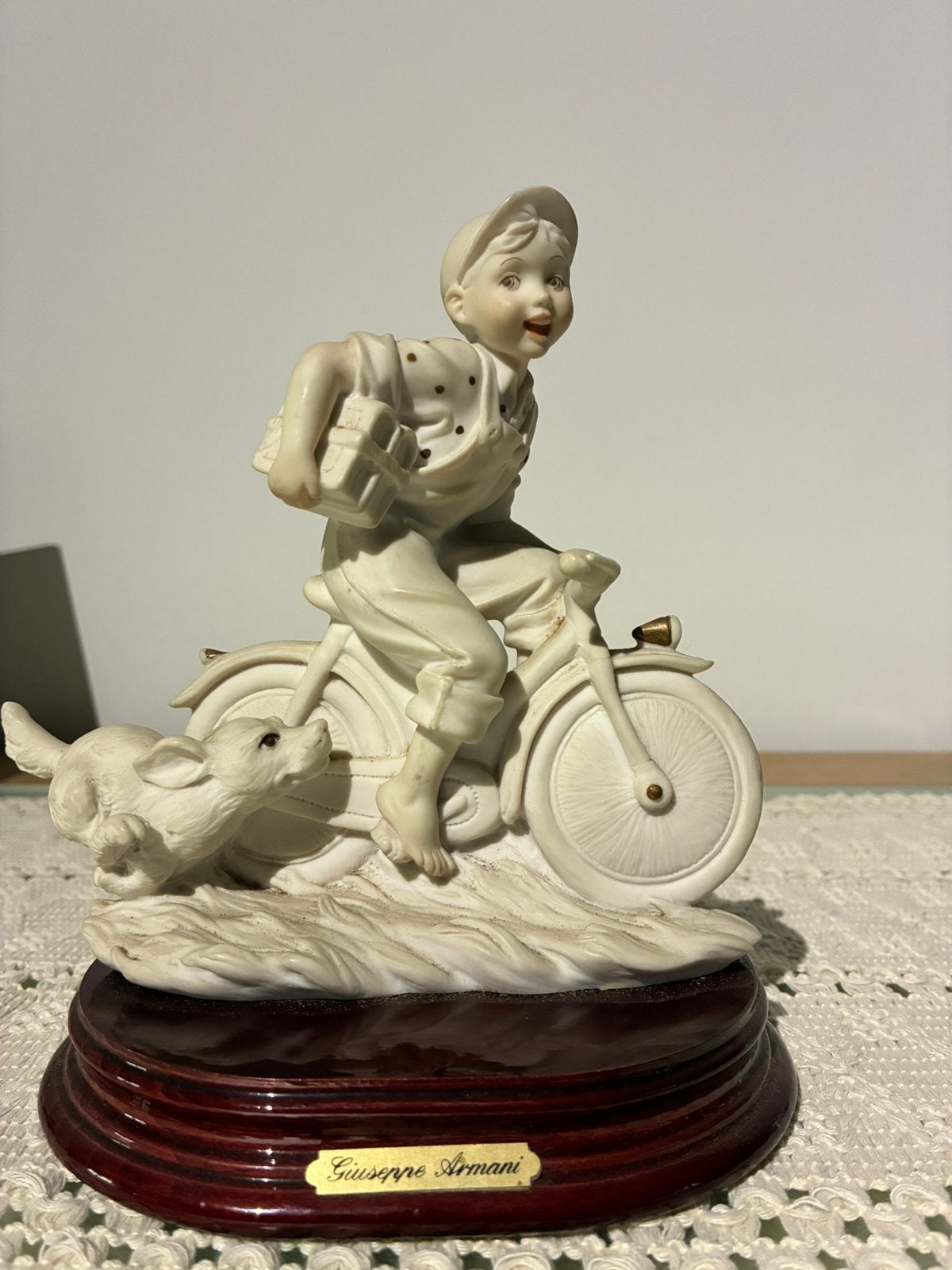 Giuseppe Armani Florence 1993 – Jongen op Fiets met Hond, Collections, Statues & Figurines, Comme neuf, Enlèvement ou Envoi