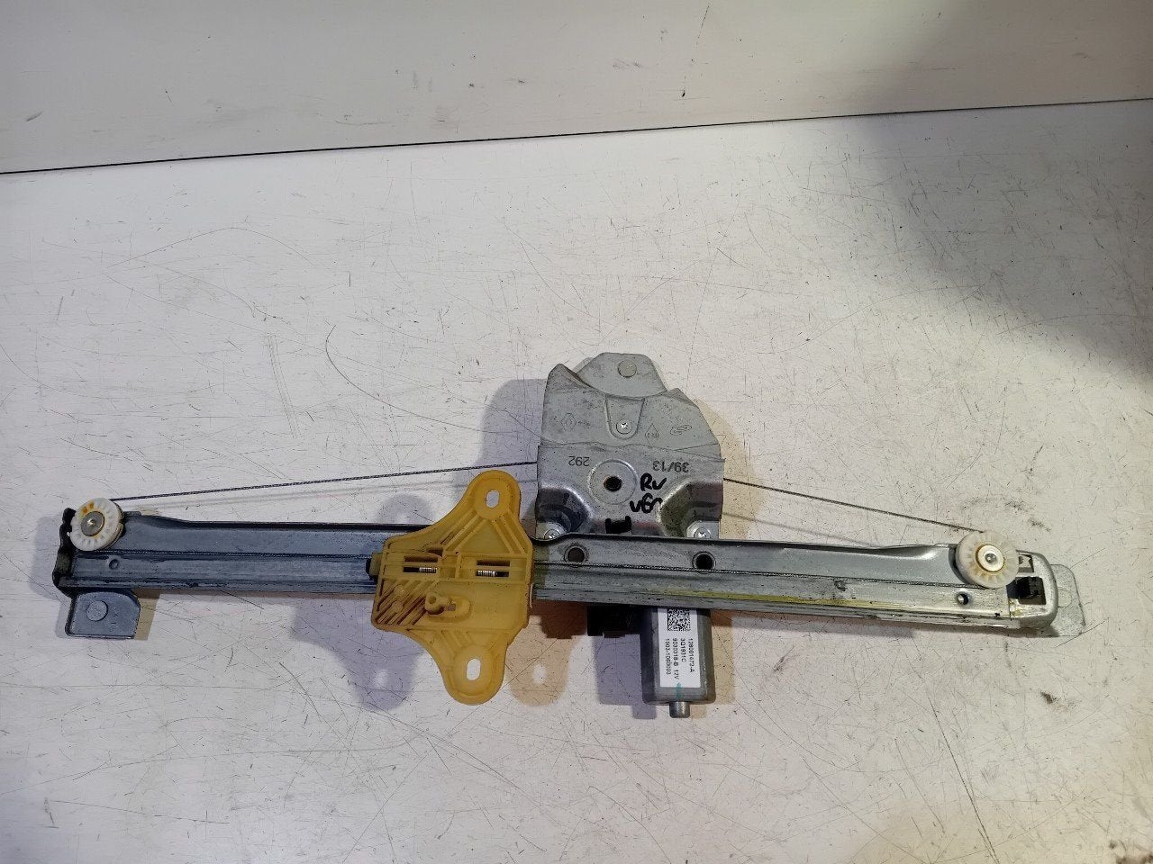 Raammechaniek elektrisch rechts voor Renault Zoé, Onderdelen@venauto.nl, Van der Ven Autorecycling B.V., Gebruikt, Ettenseweg 76, 4706 PB Roosendaal, The Netherlands