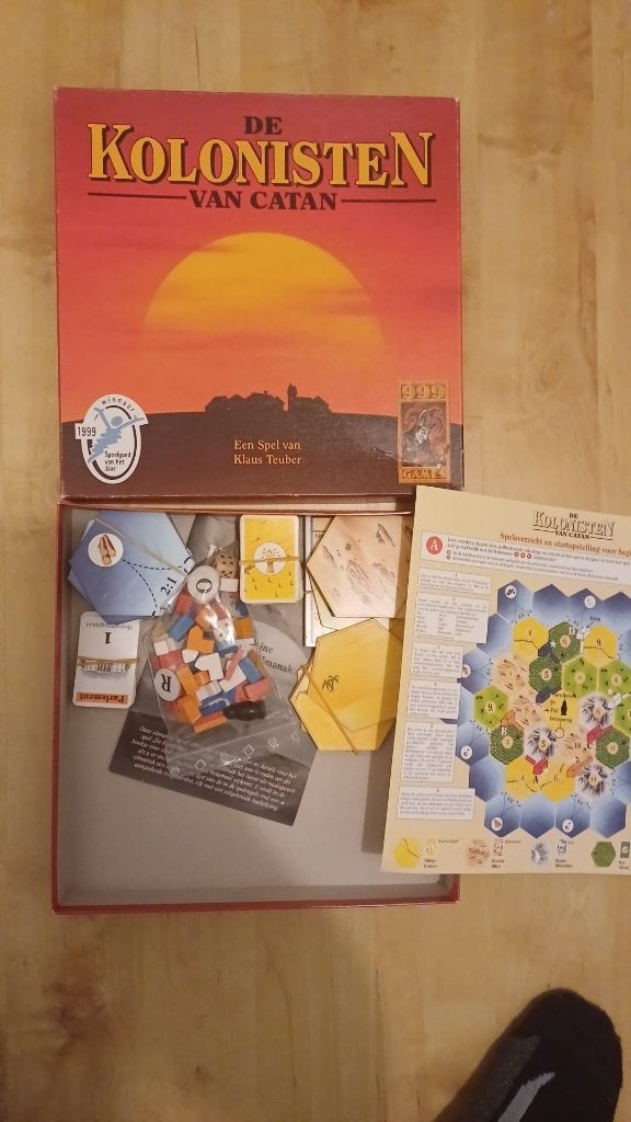 bordspel de kleine doos Kolonisten v Catan 999 games, Hobby en Vrije tijd, Een of twee spelers, Ophalen of Verzenden, Zo goed als nieuw