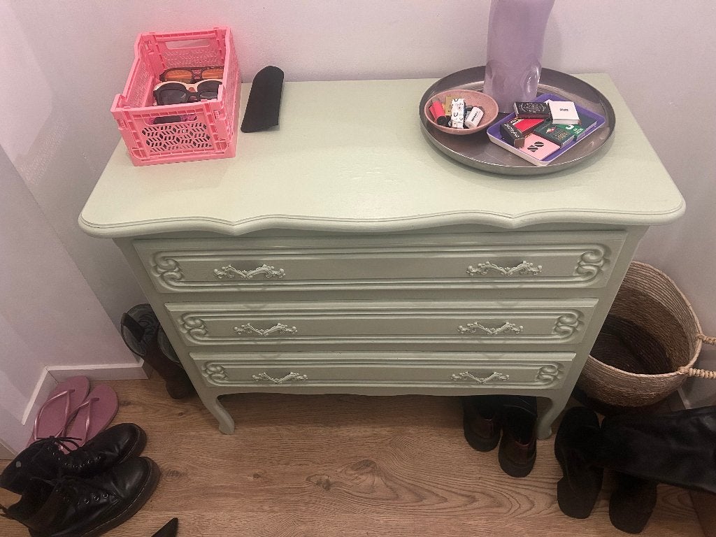 Vintage lichtgroene ladekast / commode met sierdetails, Huis en Inrichting, Ophalen