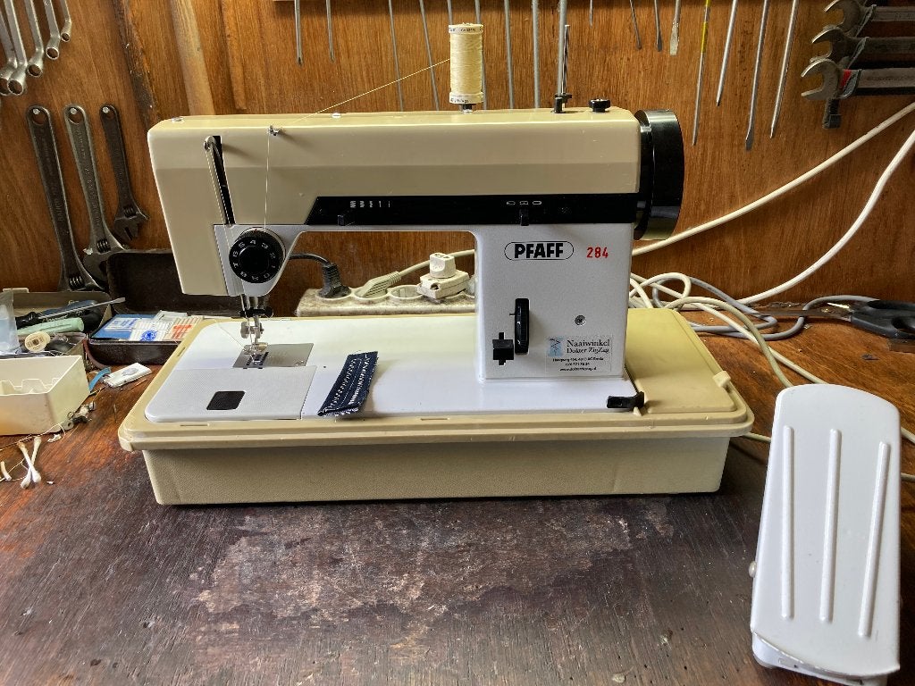 Pfaff 284 - IN NIEUWSTAAT, Hobby & Loisirs créatifs, Machines à coudre & Accessoires, Comme neuf, Machine à coudre, Pfaff, Enlèvement ou Envoi