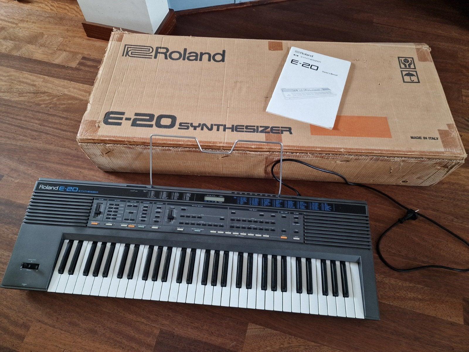 Roland E20 keyboard, Enlèvement, Roland