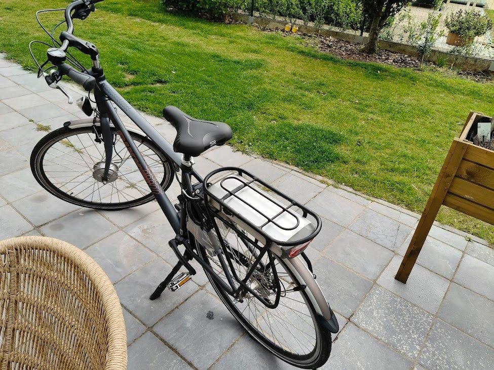 Elektrische herenfiets Bikkel slechts 384 km, Gebruikt, 51 tot 55 cm, 50 km per accu of meer, Ophalen