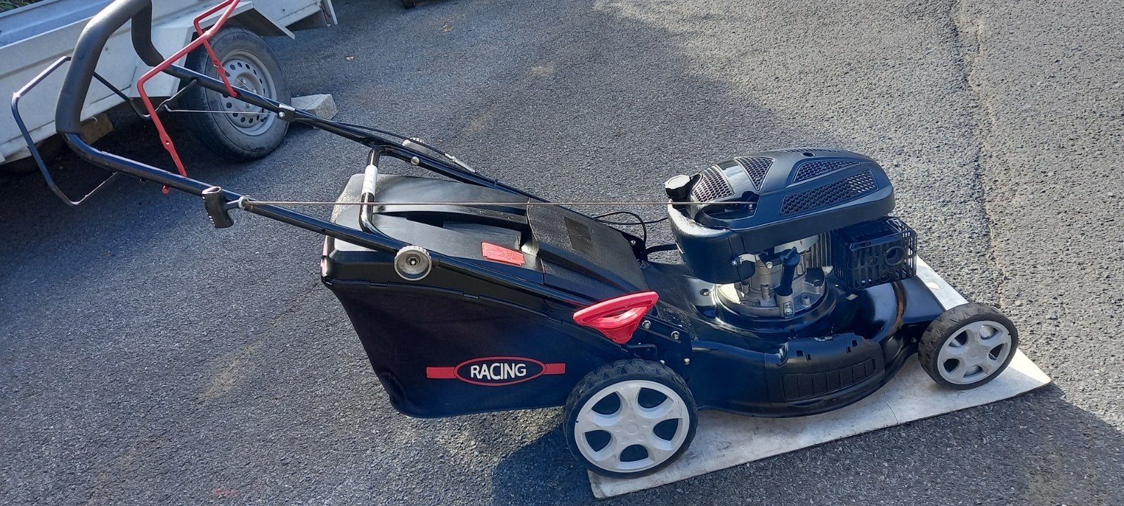 WEINIG GEBRUIKTE 5PK RACING ZELFTREKKER BENZINE GRASMACHINE, Enlèvement