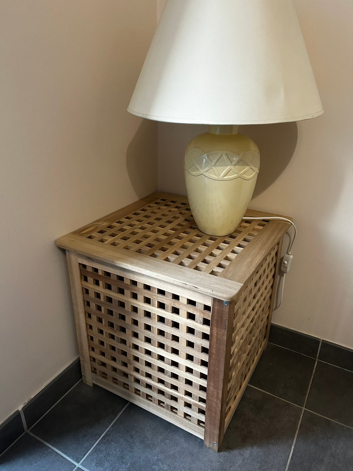 Table appoint panier bac linge Ikea bois 50/50/50cm, Maison & Meubles, Enlèvement, Comme neuf, Bois