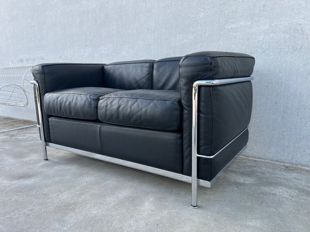 Cassina Le Corbusier 2-zit, 2x, Huis en Inrichting, Design, Tweepersoons, Ophalen of Verzenden, Zo goed als nieuw