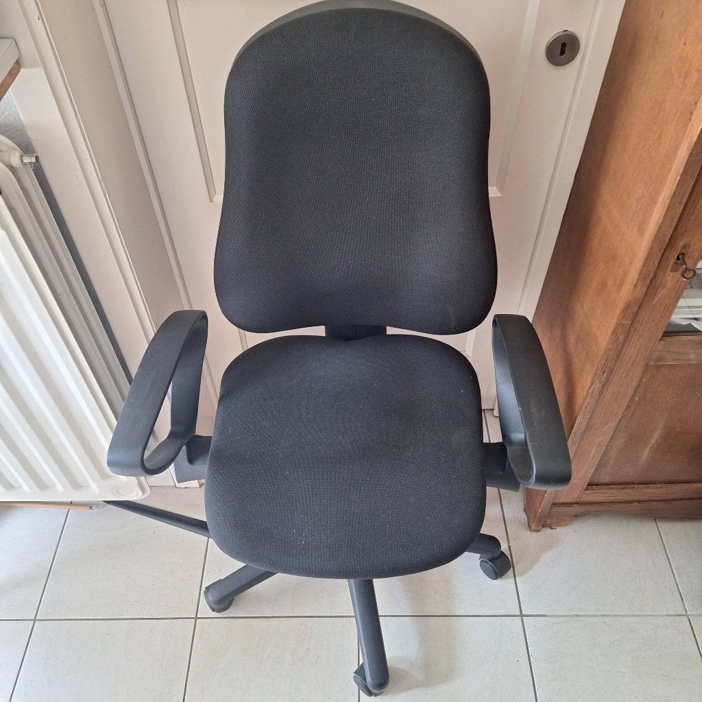 Chaise de bureau de couleur noire, Comme neuf, Enlèvement, Chaise de bureau, Ergonomique