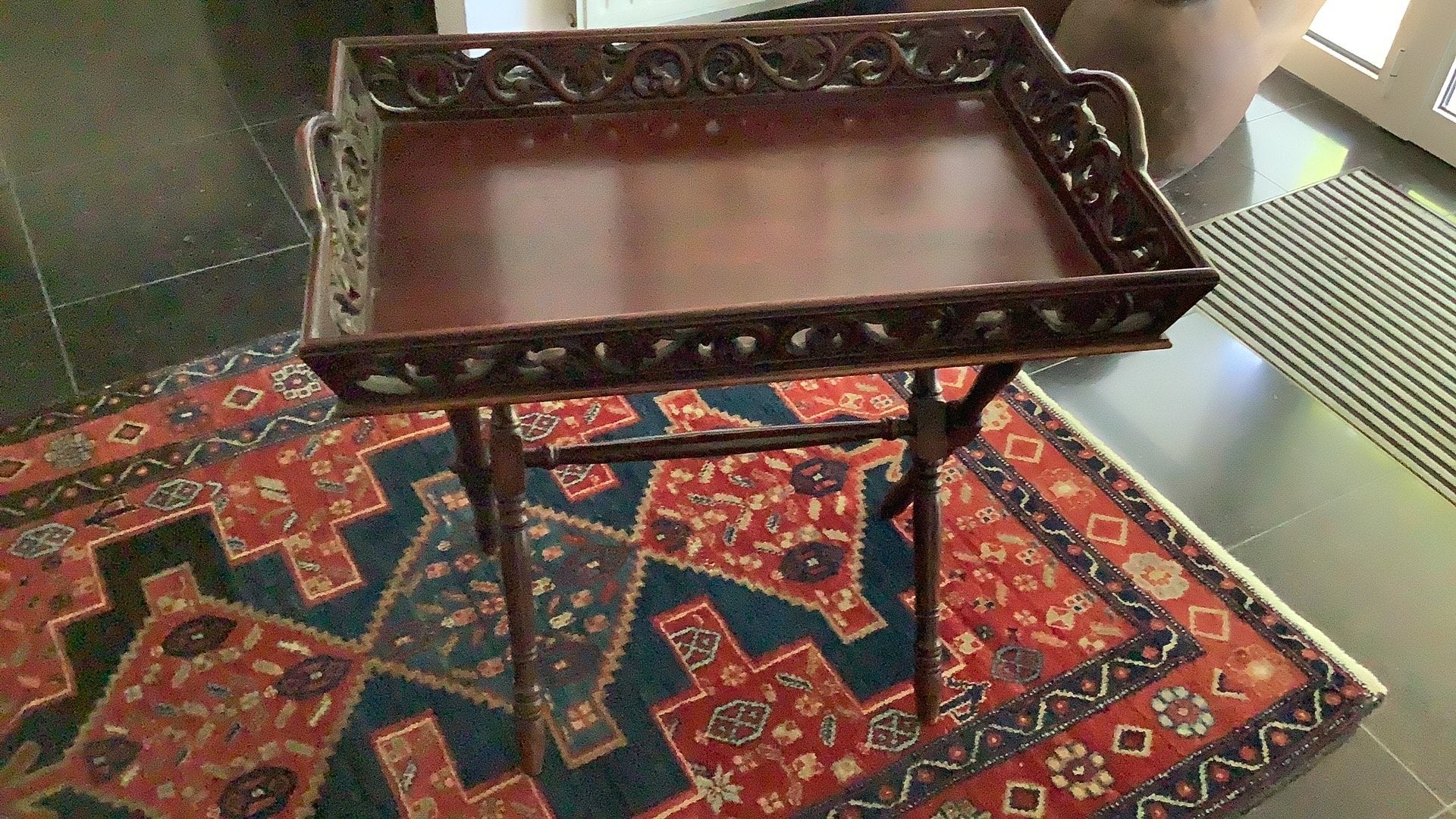 Bijzettafel met dienplateau, Ophalen, 50 – 75, Minder dan 50 cm, Zo goed als nieuw