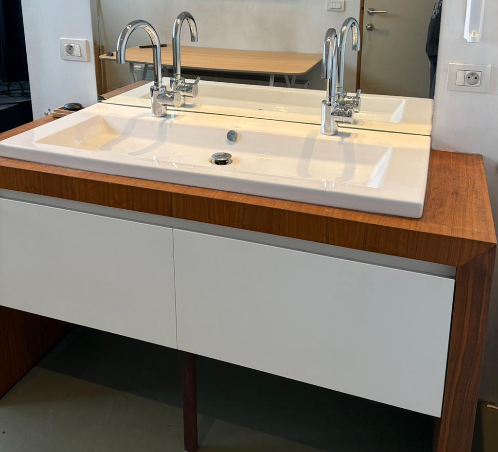 Duravit lavabo met 2 kranen ideal standard, Huis en Inrichting, Ophalen, Gebruikt, 100 tot 150 cm, Minder dan 100 cm