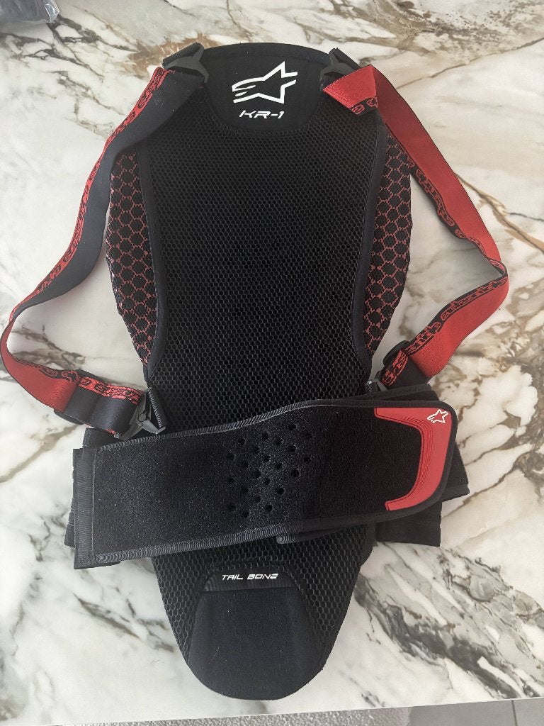 Alpinestars KR-1 - rugprotector - maat L, Motoren, Kleding | Motorkleding, Ophalen, Tweedehands, Overall, Alpinestar