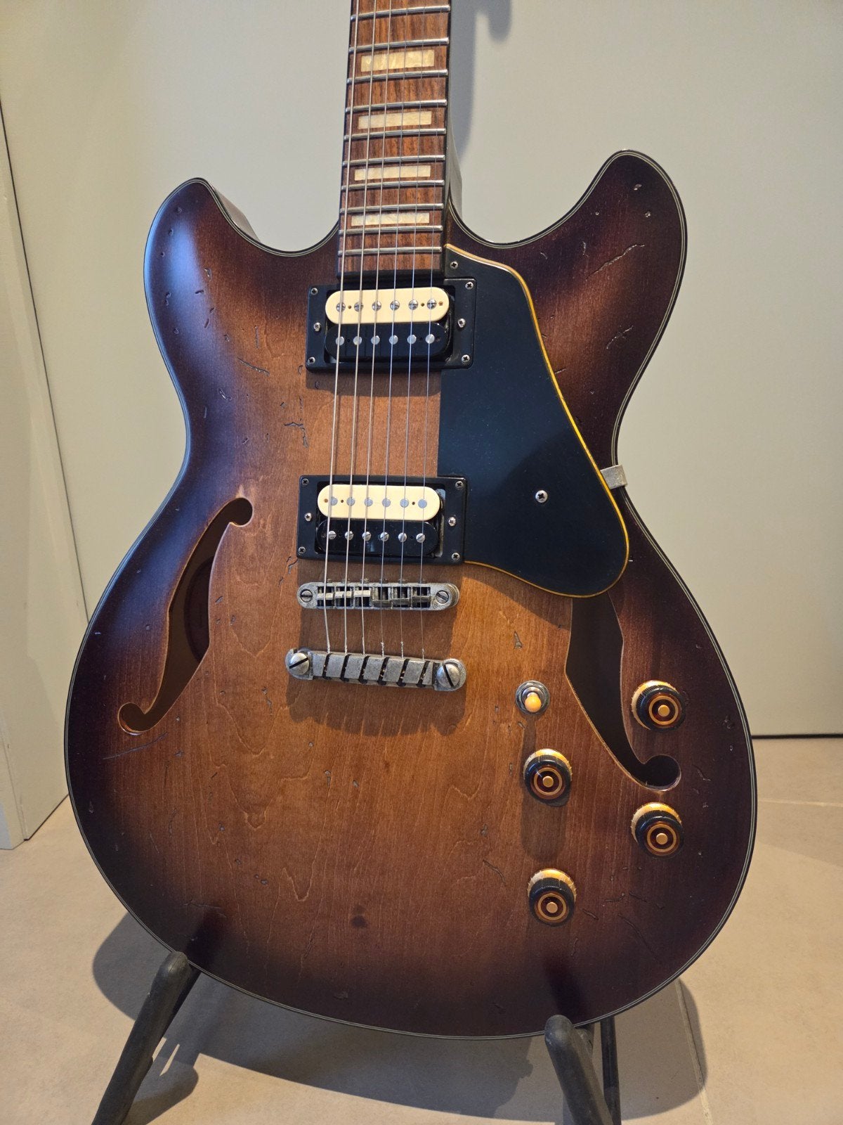 Ibanez Asv 10 A!! Met koffer en als nieuw.., Enlèvement, Comme neuf, Semi-solid body, Ibanez