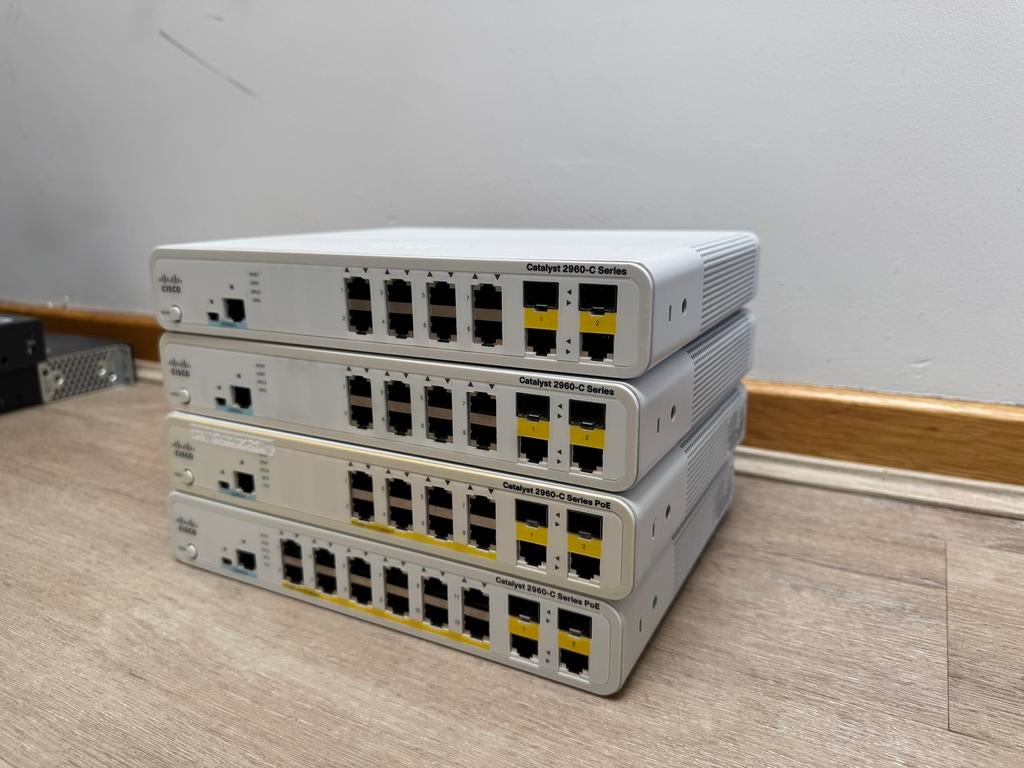 Cisco Catalyst 2960- series switchen (verschillende types), Computers en Software, Ophalen of Verzenden, Gebruikt