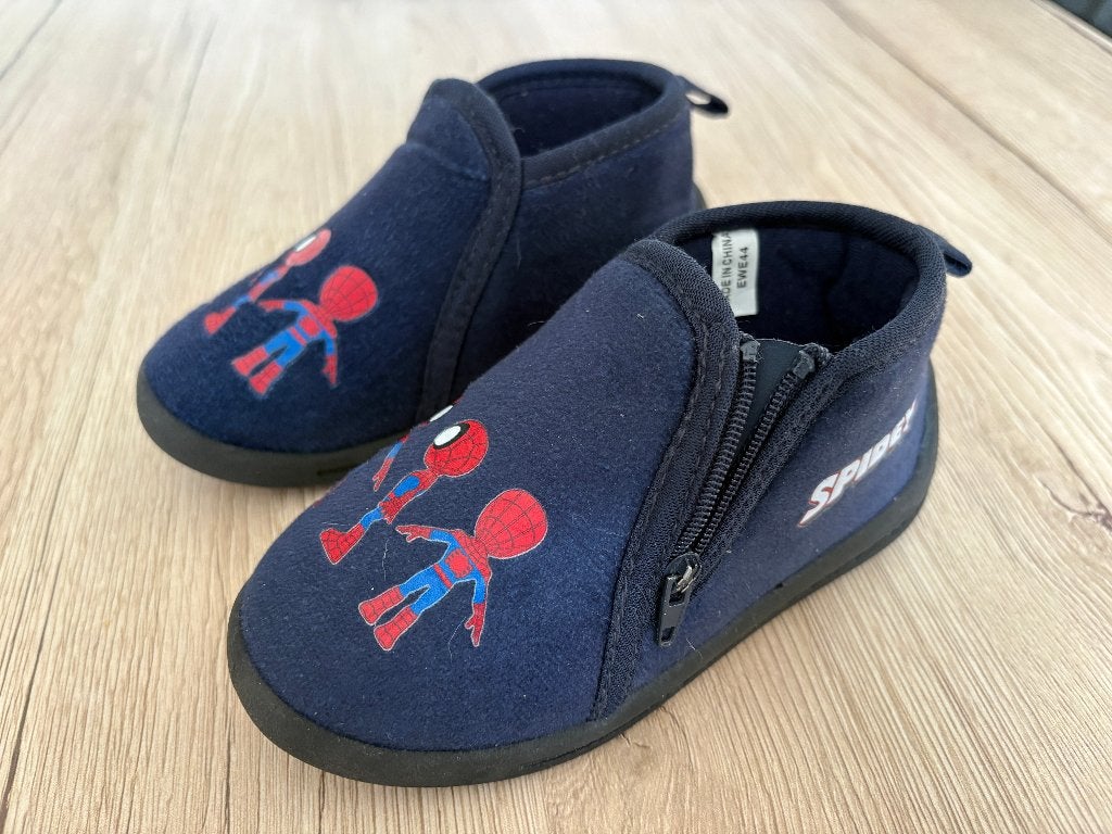 pantoufles Spidey P25, Slofjes, Ophalen of Verzenden, Zo goed als nieuw, Jongetje