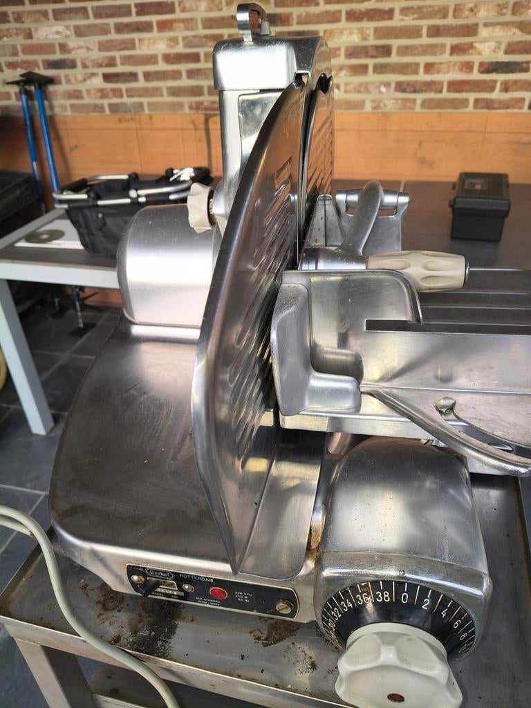 Machine de découpe Berkel, Enlèvement